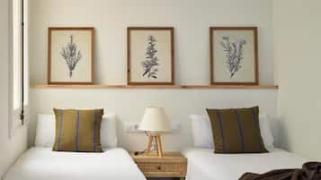 4 Schlafzimmer, Zimmersafe, Schreibtisch, Bügeleisen/Bügelbrett