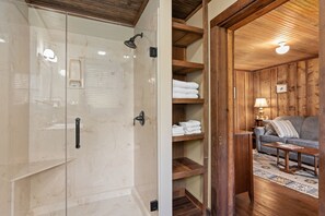 Superior Suite, Ensuite, Mountain View | Bathroom - Glen Choga Lodge (Topton)