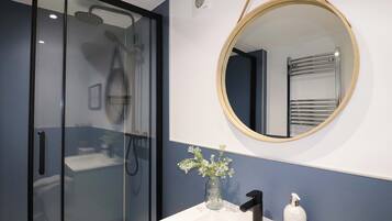 Cottage | Bathroom | Shower