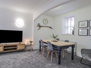 Cottage | Dining