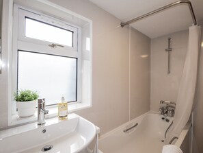 Cottage | Bathroom