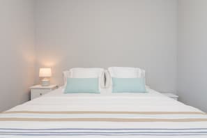 3 bedrooms, iron/ironing board, Internet, bed sheets