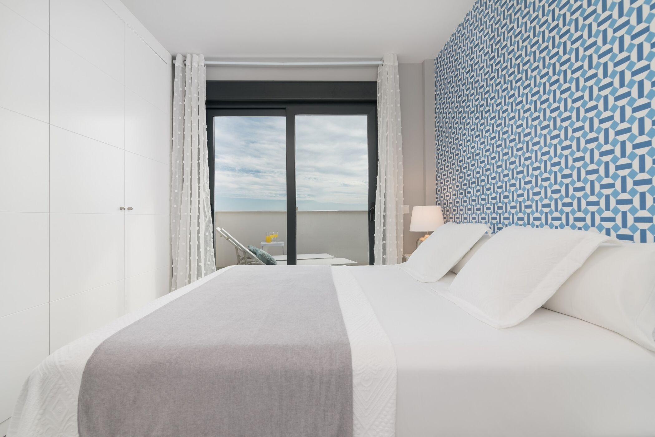 3 bedrooms, iron/ironing board, internet, bed sheets