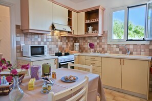 Fridge, microwave, oven, coffee/tea maker