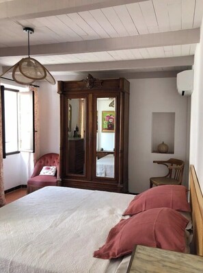 3 chambres, fer et planche à repasser, Wi-Fi, draps fournis