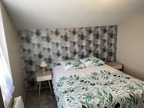 2 bedrooms, iron/ironing board, travel cot, free WiFi