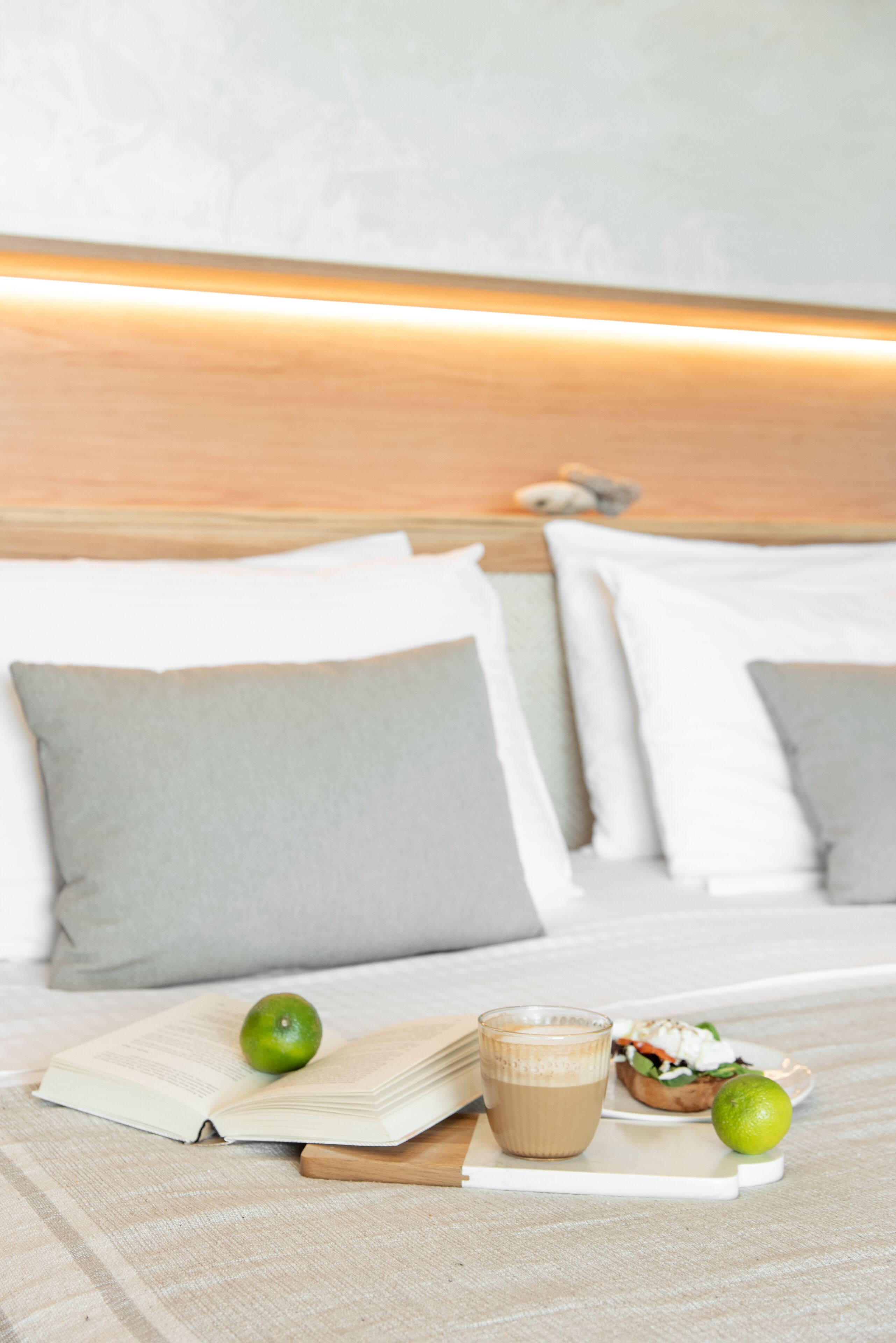 奢華開放式客房, 熱水浴缸, 海灘景 | 房內夾萬、遮光窗簾/窗簾、免費 Wi-Fi、床單