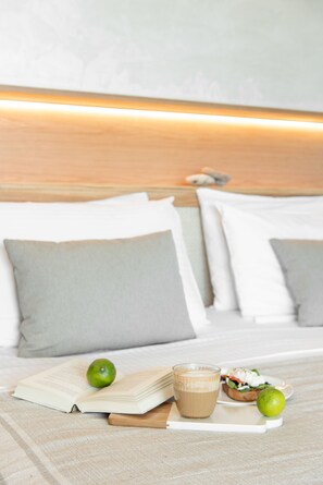 Luxury Studio, Hot Tub, Beach View | In-room safe, blackout drapes, free WiFi, bed sheets - Esperanto (Platanias)