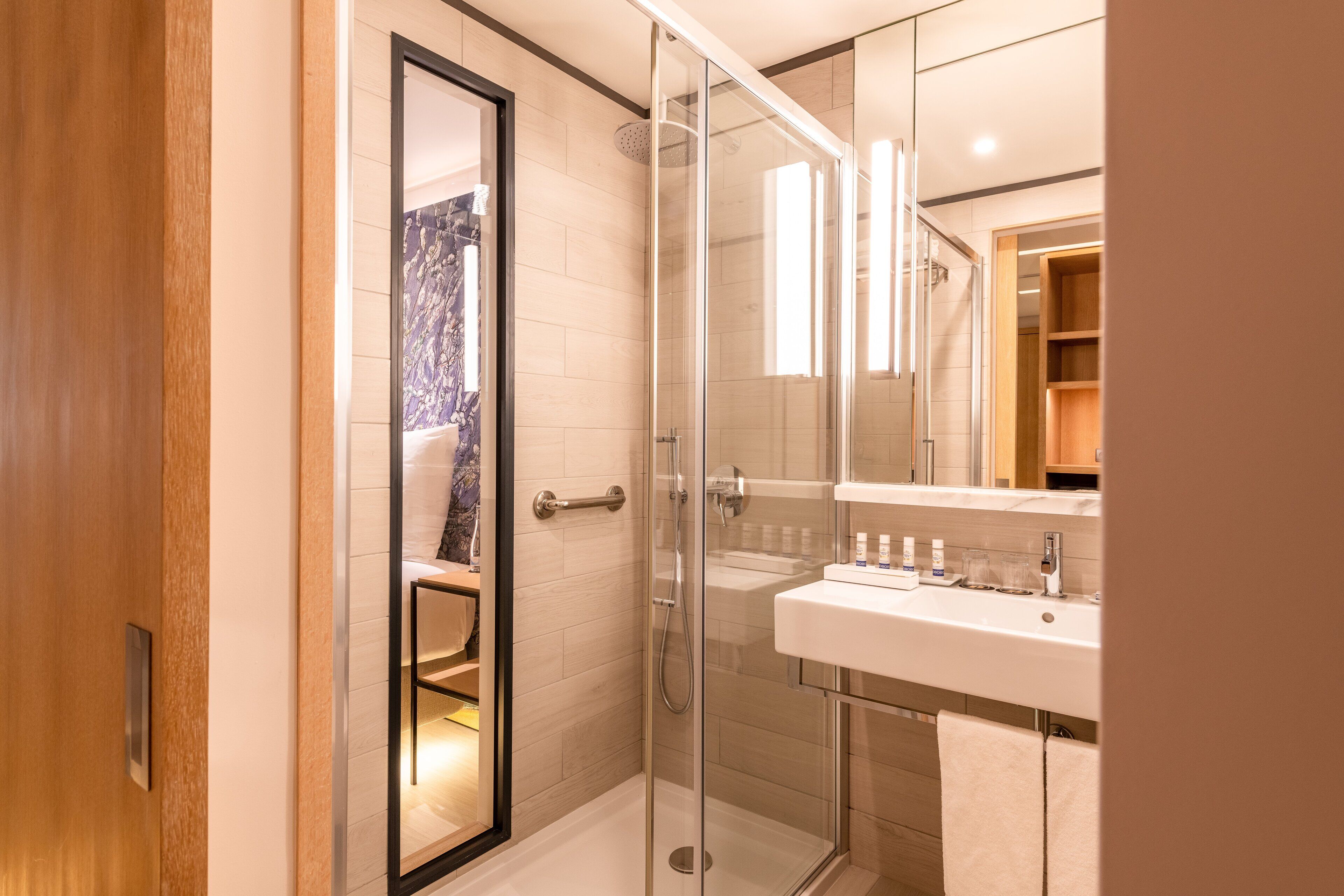 deluxe room, river view | bathroom | hair dryer, bathrobes, slippers, towels