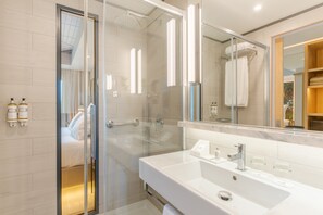 Hair dryer, bathrobes, slippers, towels - Pestana Douro Riverside - Preferred Hotels & Resorts, Lifestyle (Gondomar)