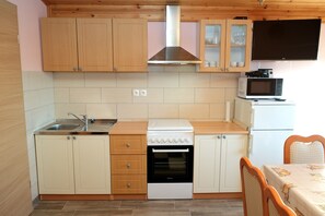 Apartment (Apartment Jorsi with Balcony) | Private kitchen | Fridge - Apartment Jorsi With Mountain View (Zrece)