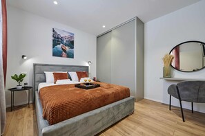 4 bedrooms, in-room safe, iron/ironing board, free WiFi