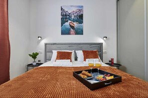 4 bedrooms, in-room safe, iron/ironing board, free WiFi