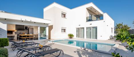 Piscine extérieure, piscine chauffée