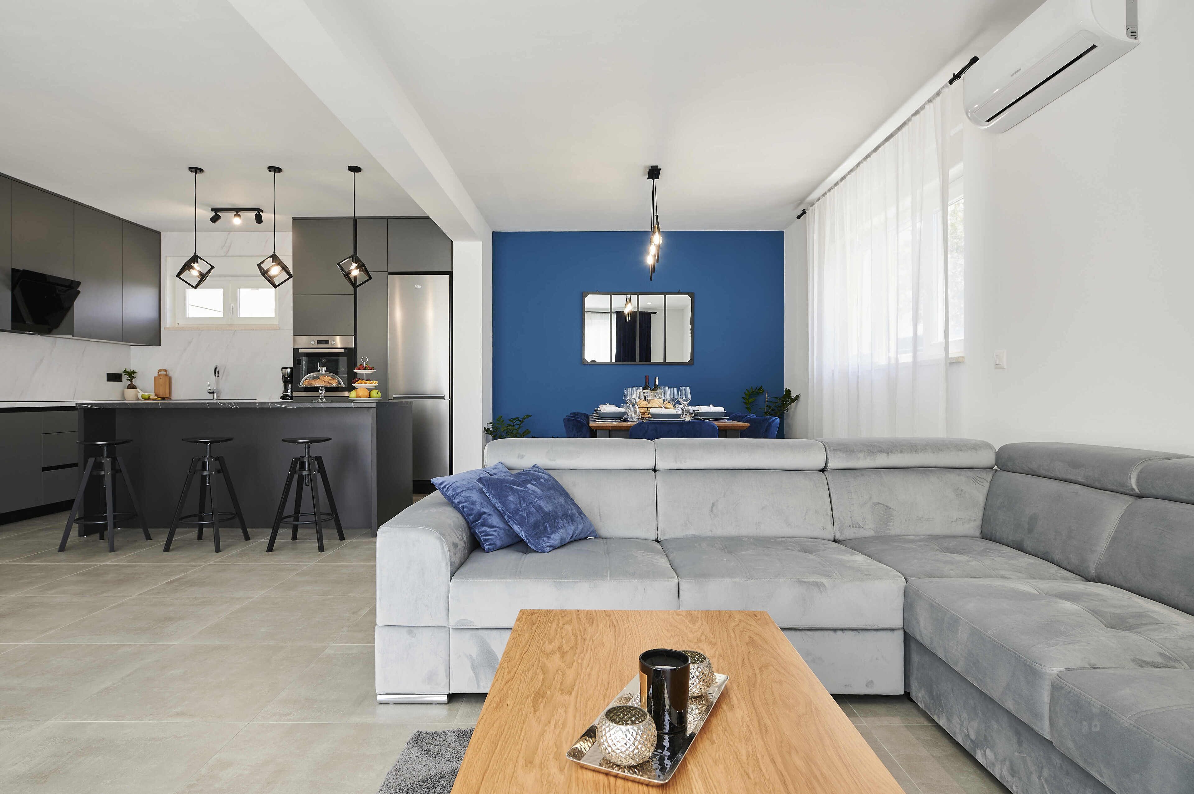 Smart TV, chimenea y tenis de mesa 