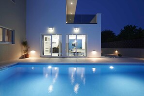 Outdoor pool, a heated pool