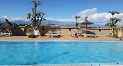 Maisonnette avec terrace dans riad avec piscine et ferme