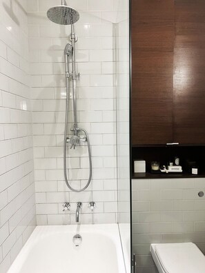 Bañera, secador de pelo