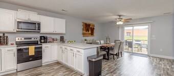 King Master Suite/Cozy townhome, Close to WVU