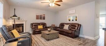 King Master Suite/Cozy townhome, Close to WVU