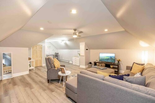 This apartment is a 0 bedroom(s), 1 bathrooms, located in Morgantown, WV.