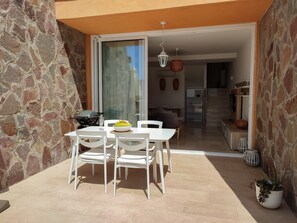 Outdoor dining - Ocean Calma Apartment 5 / Fast WIFI / huge pool and kids pool  (MOGAN)