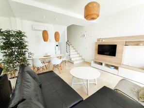 Smart TV - Ocean Calma Apartment 5 / Fast WIFI / huge pool and kids pool (MOGAN)