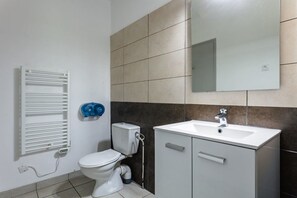 Shower, free toiletries, hair dryer, towels - Kamea Club La Gironie (Turenne)