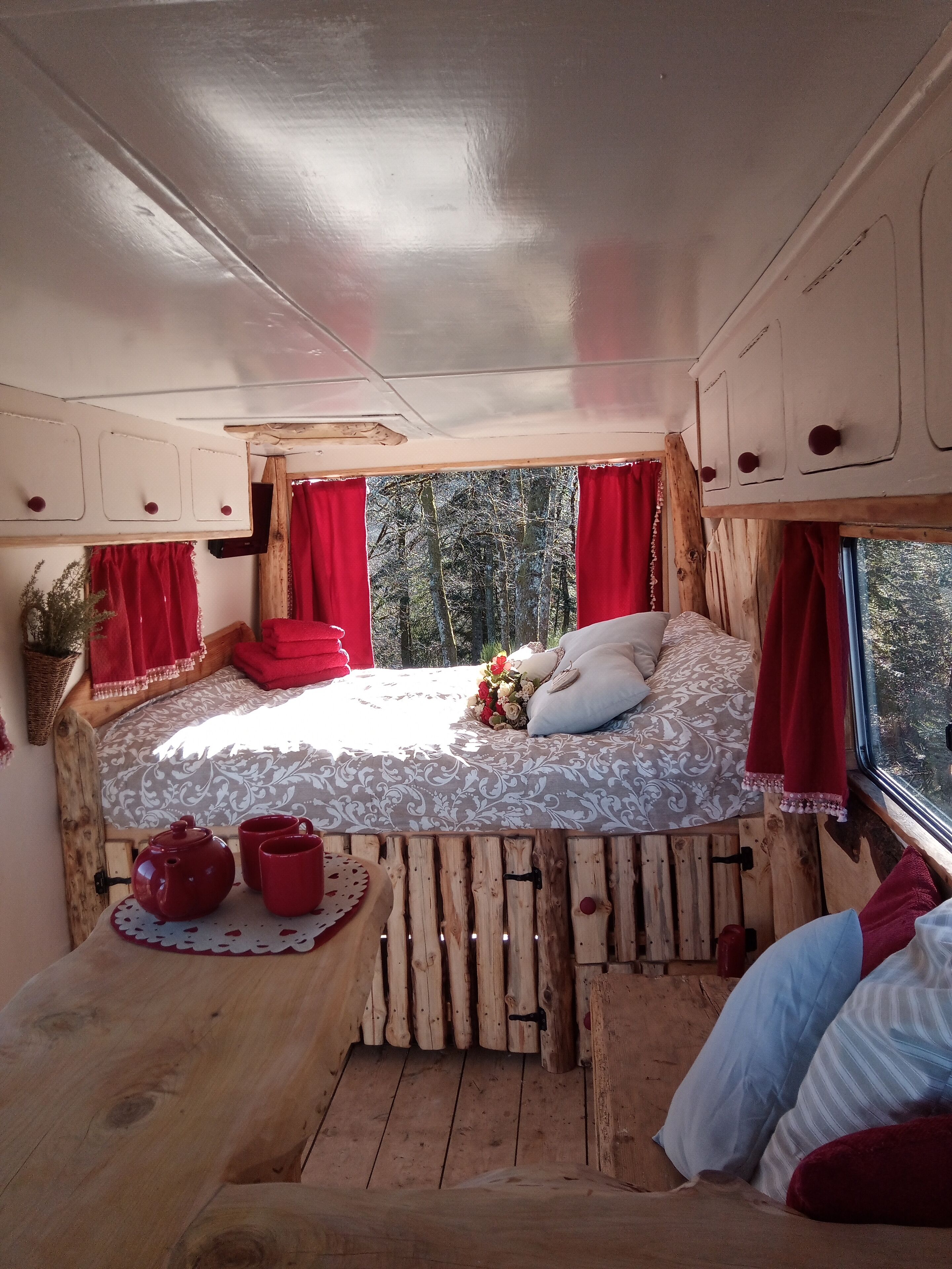 camping car, wood-fired spa in the woods of Millevaches
