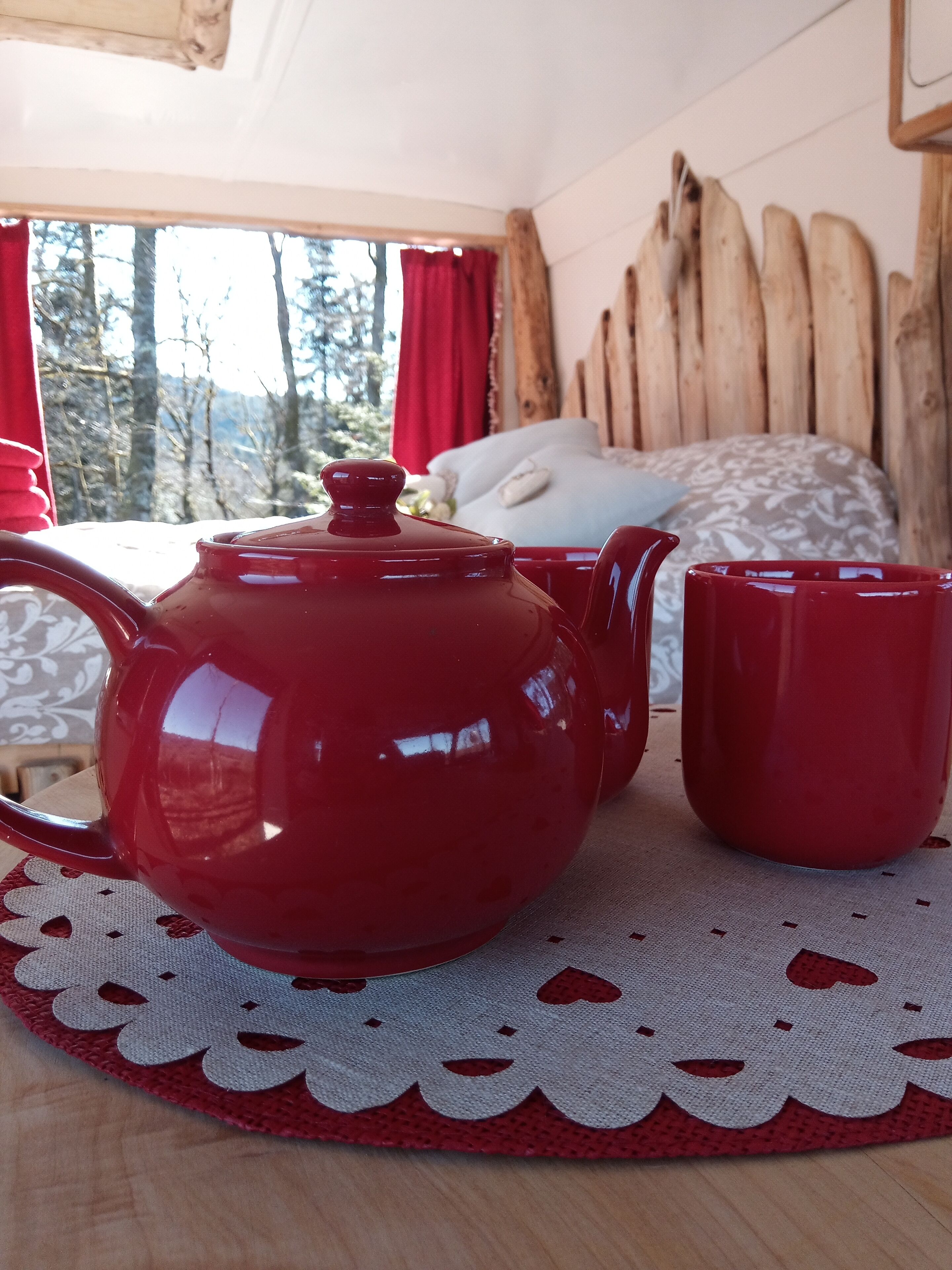 camping car, wood-fired spa in the woods of Millevaches