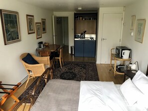 1 slaapkamer, een strijkplank/strijkijzer, gratis wifi, beddengoed