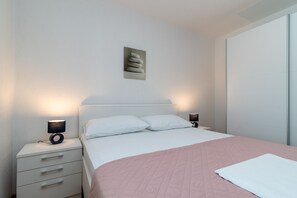 1 bedroom, free WiFi, bed sheets