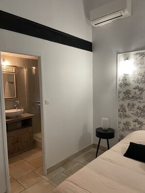 1 chambre, fer et planche à repasser, Wi-Fi, draps fournis