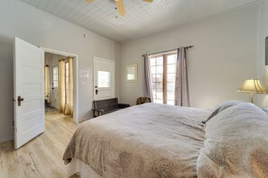 4 bedrooms, desk, iron/ironing board, Internet - 'Dolorable' Home w/ Yard - Walk to River! (Dolores)