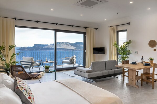 Deluxe Apartment, 1 Queen Bed, Non Smoking, Sea View | Egyptian cotton sheets, premium bedding, individually decorated