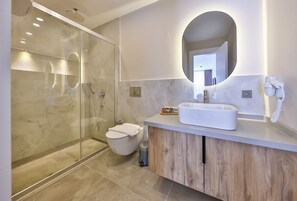 Comfort Room | Bathroom | Shower, rainfall showerhead, free toiletries, hair dryer