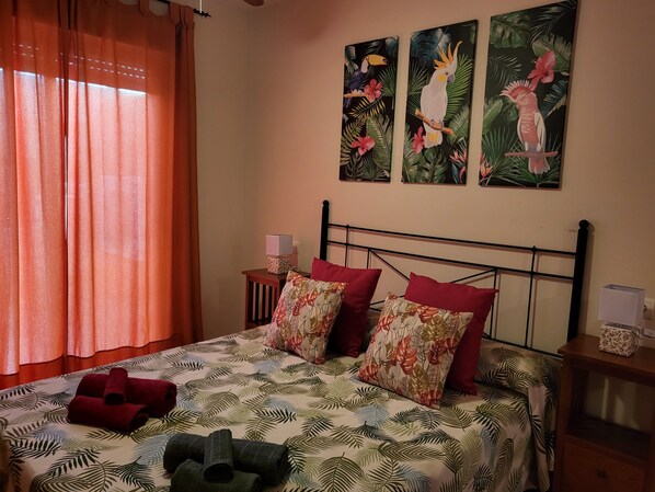 2 bedrooms, iron/ironing board, travel cot, free WiFi