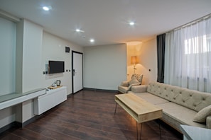 In-room safe, soundproofing, iron/ironing board, free WiFi - City Moonlight Apart Hotel (Antalya)