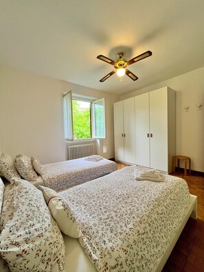 2 chambres, bureau, fer et planche à repasser, Wi-Fi gratuit