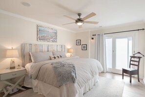 3 bedrooms, desk, iron/ironing board, free WiFi - 3809 Sea Foam Oasis - One Block to Miles of Beach (Monterey)