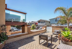 Outdoor dining - 3809 Sea Foam Oasis - One Block to Miles of Beach (Monterey)