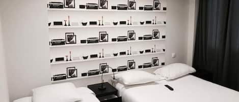 Chambre Triple Familiale | Bureau, espace de travail pour ordinateur portable, rideaux occultants