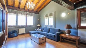 Een televisie en boeken