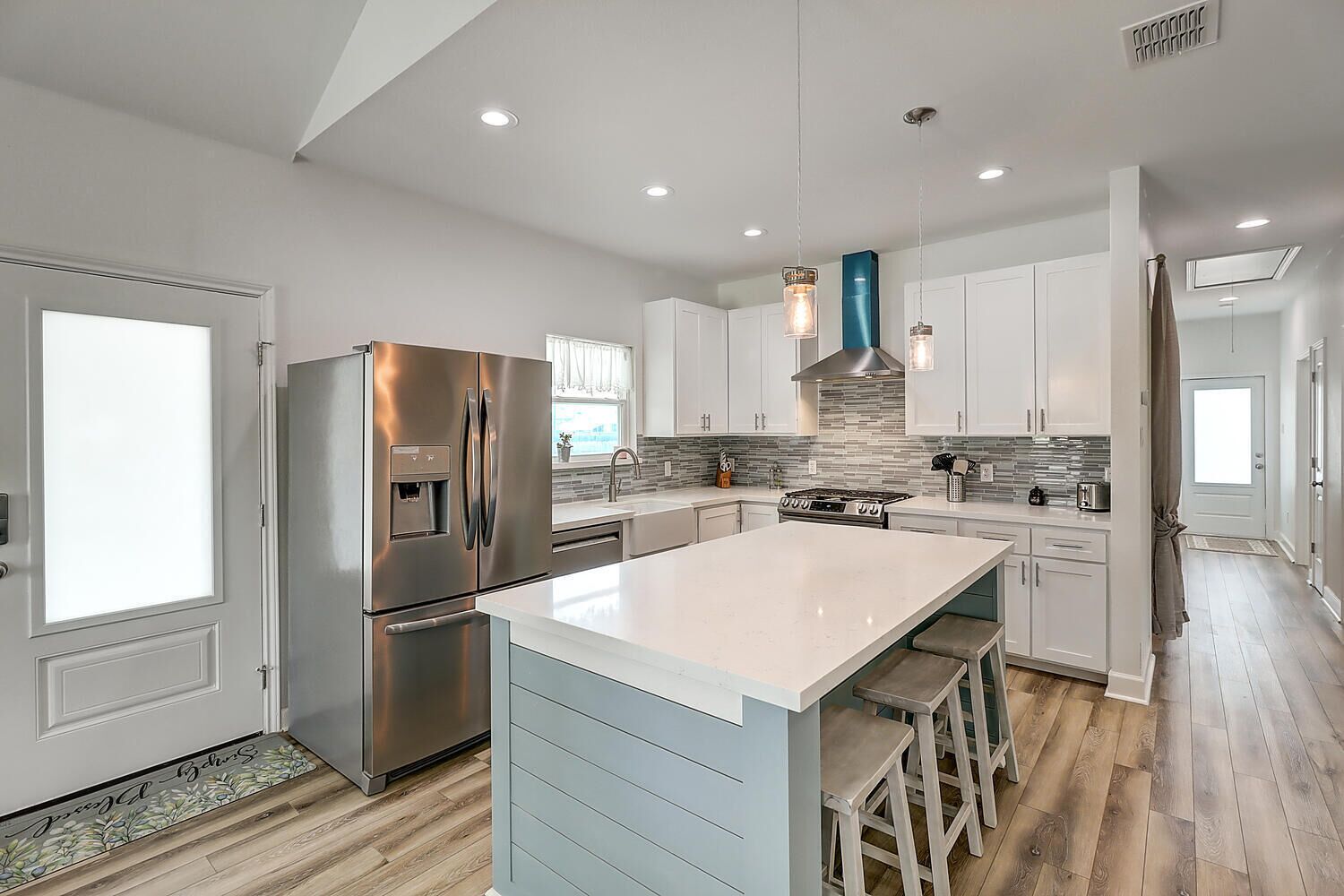 ثلاجة، ميكروويف، فرن، موقد طهي مسطح