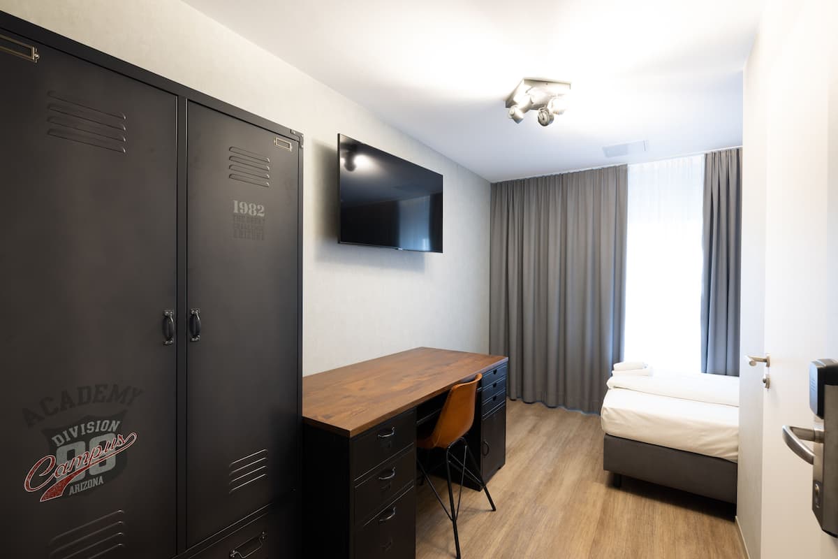 Hostel Single Room | Desk, blackout curtains, free WiFi, bed sheets