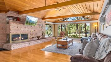 独立别墅, 6 间卧室 | 起居区 | 电视、DVD 播放器