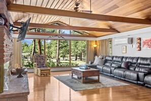 Interior - Panorama Vacation Home By Estes Park Homes 6 Bedroom Home by RedAwning (Estes Park)