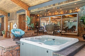 Indoor spa tub - Panorama Vacation Home By Estes Park Homes 6 Bedroom Home by RedAwning (Estes Park)