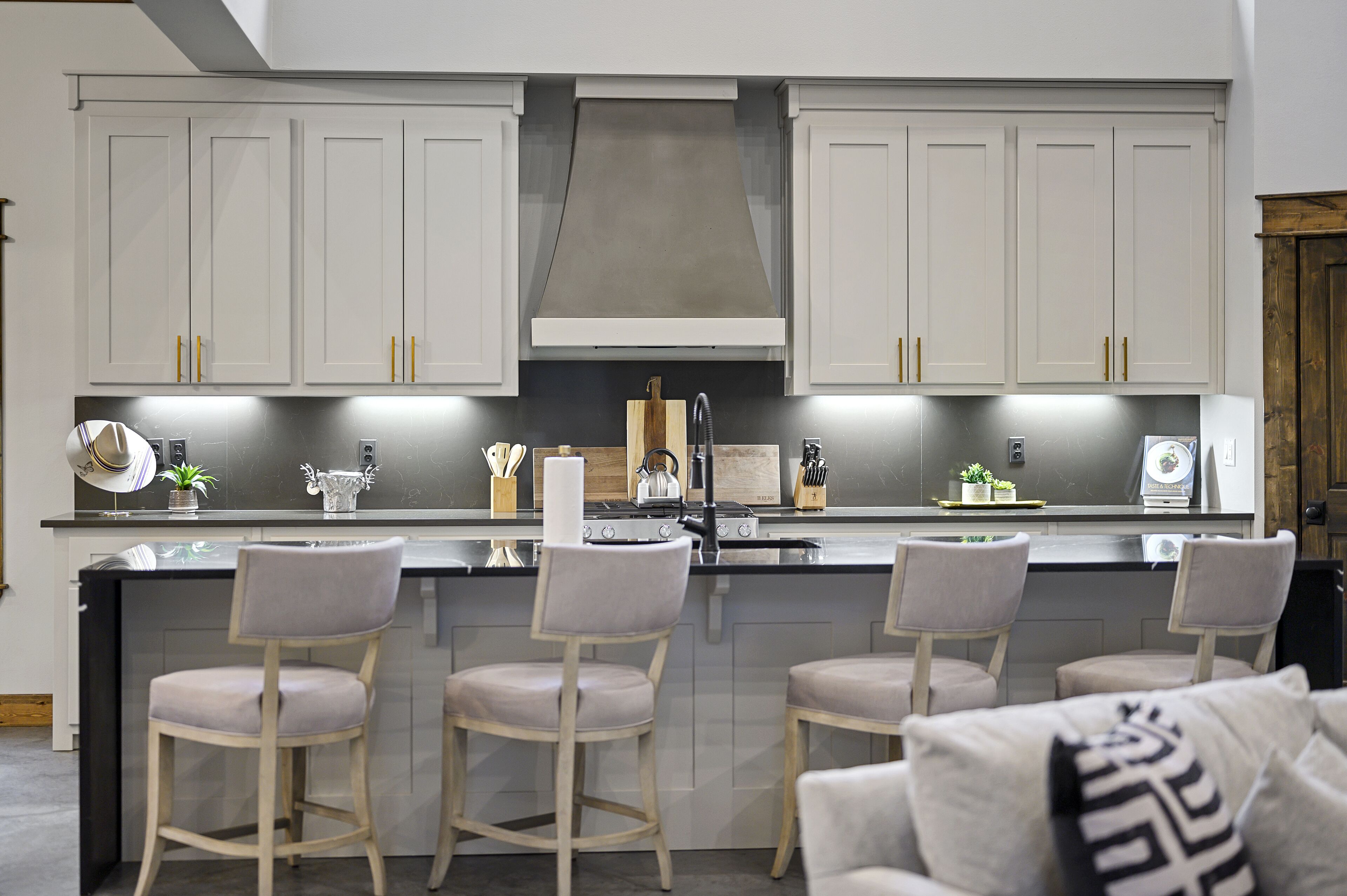 New and modern cabin with luxury shower room and hot tub