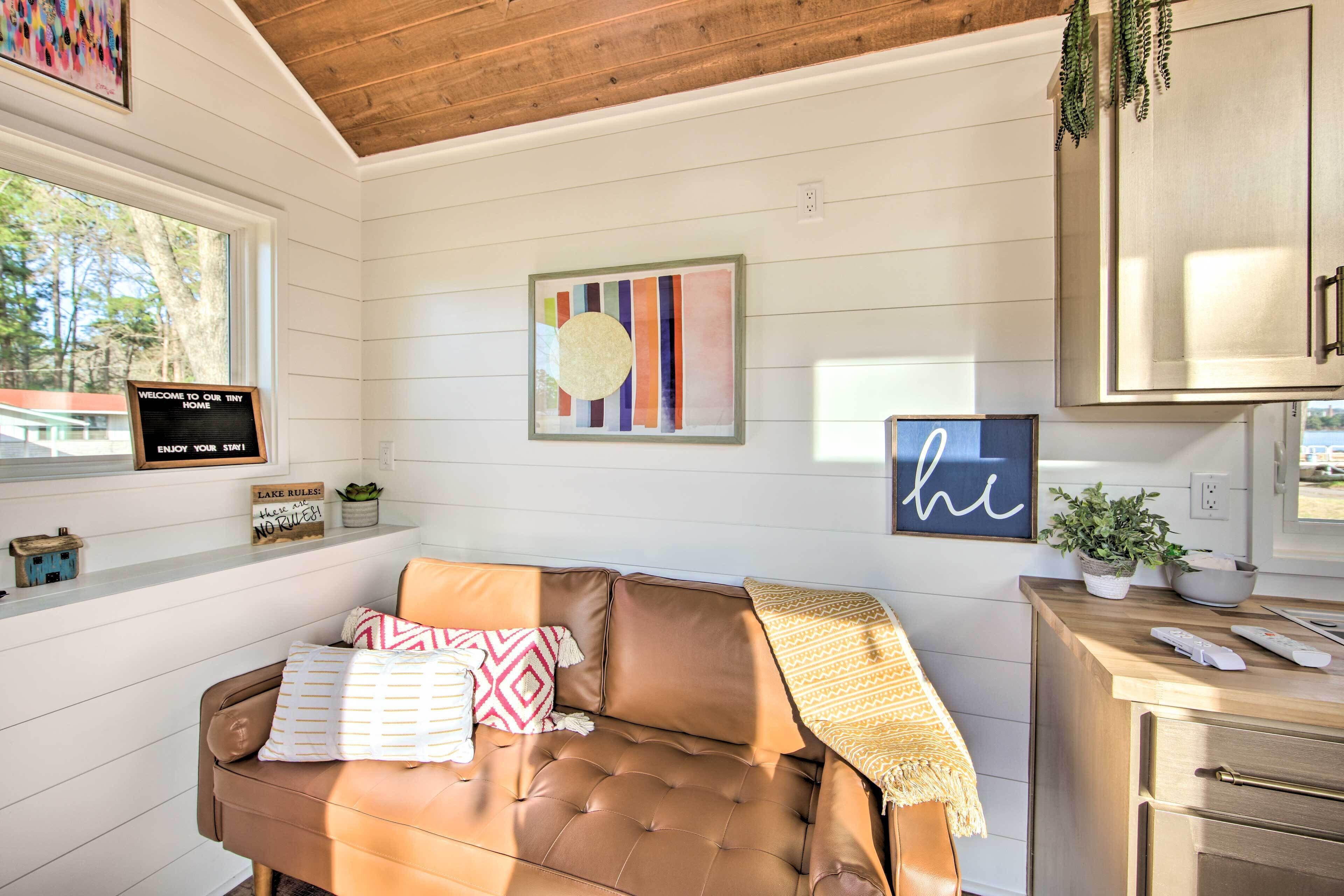 Daingerfield Tiny Home w/ Shared Dock & Lake View!